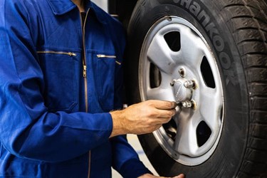 Lastik Basınç Göstergesi (TPMS) Nedir? Neden Yanar?